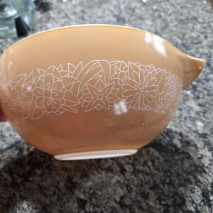 Pyrex Woodland Cinderella Mixing Bowl #441 Tan/White Flowers 750 ml 1 1/2 pint